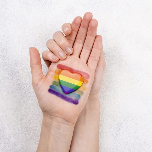O que é cuidado afirmativo? Por que isso importa para pessoas LGBTQIAPN+